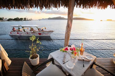 Cruzeiro romântico ao pôr do sol de Bora Bora com jantar